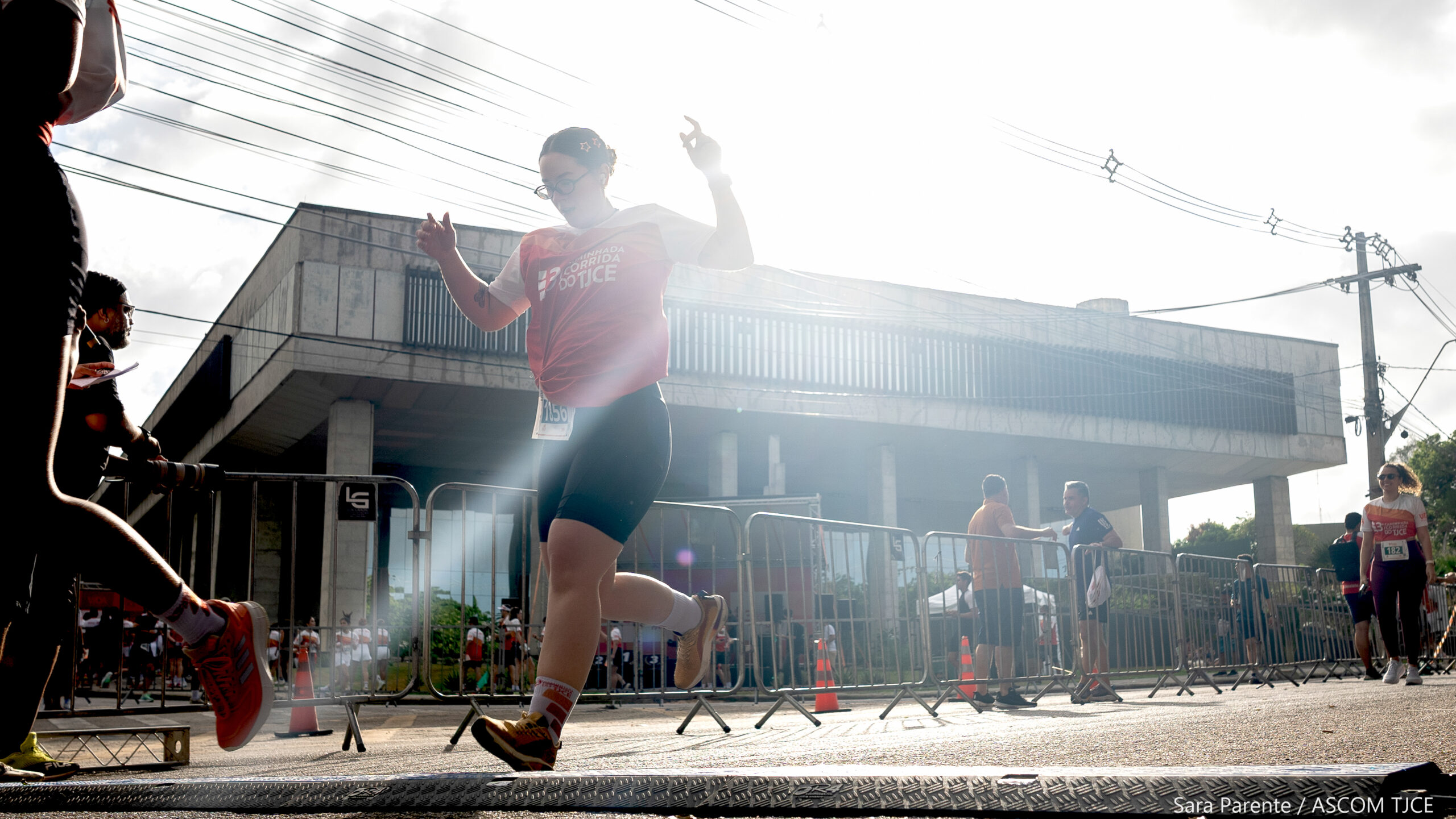 3ª Caminhada/Corrida do TJCE reúne membros do Judiciário em comemoração ao Mês do Servidor - Foto 93