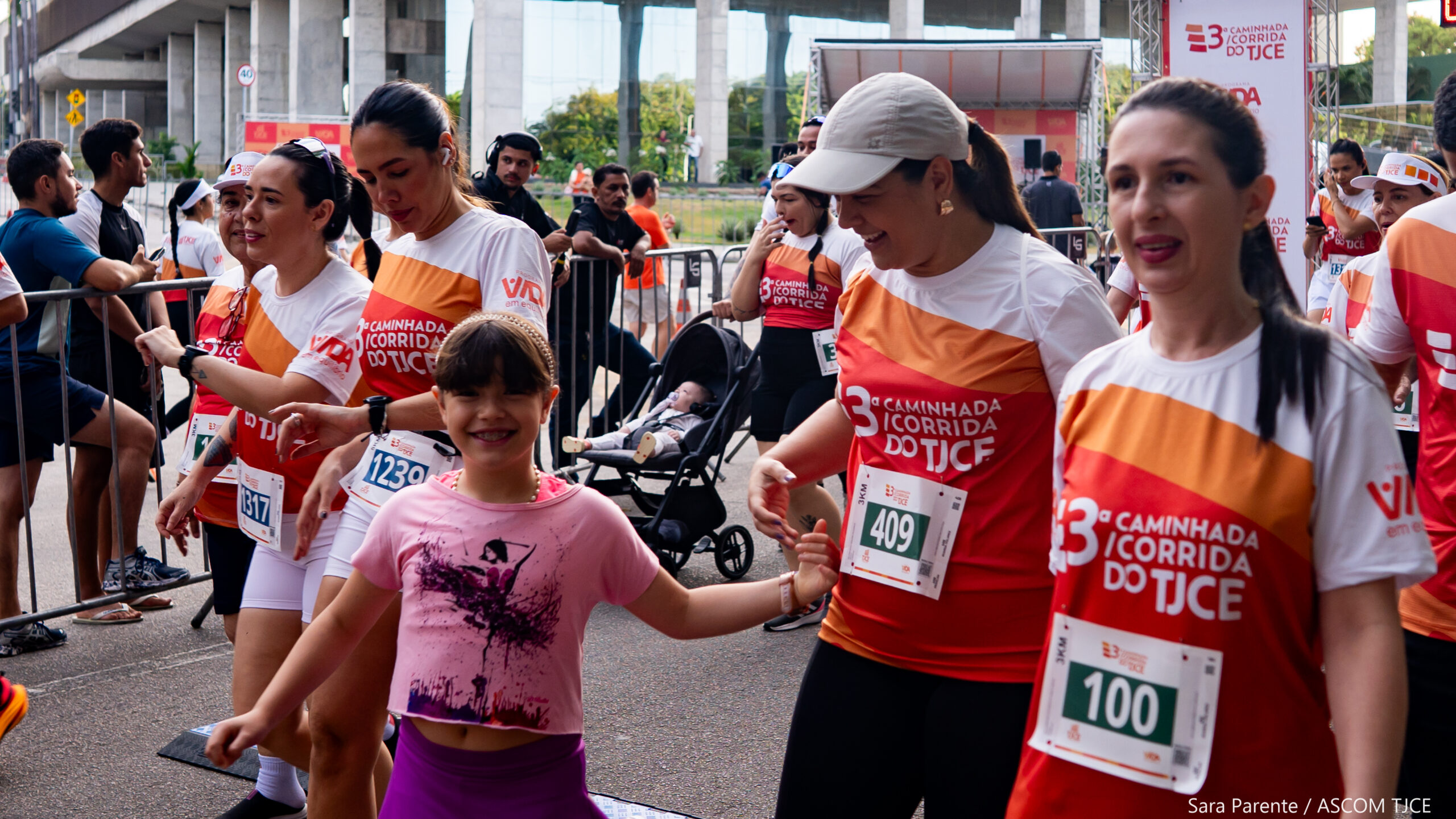 3ª Caminhada/Corrida do TJCE reúne membros do Judiciário em comemoração ao Mês do Servidor - Foto 53