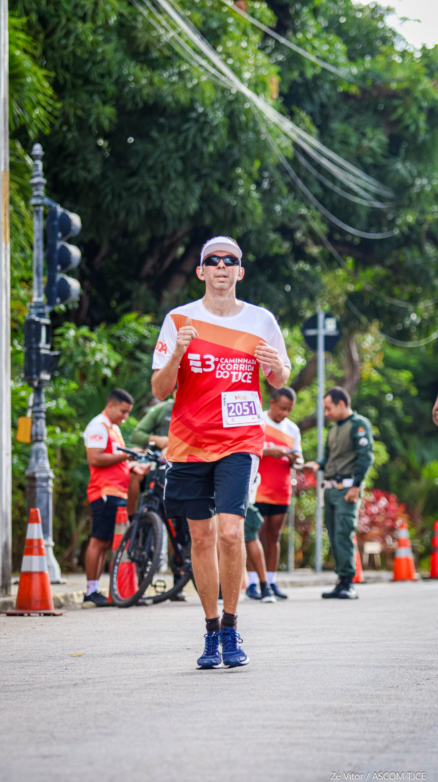 3ª Caminhada/Corrida do TJCE reúne membros do Judiciário em comemoração ao Mês do Servidor - Foto 2
