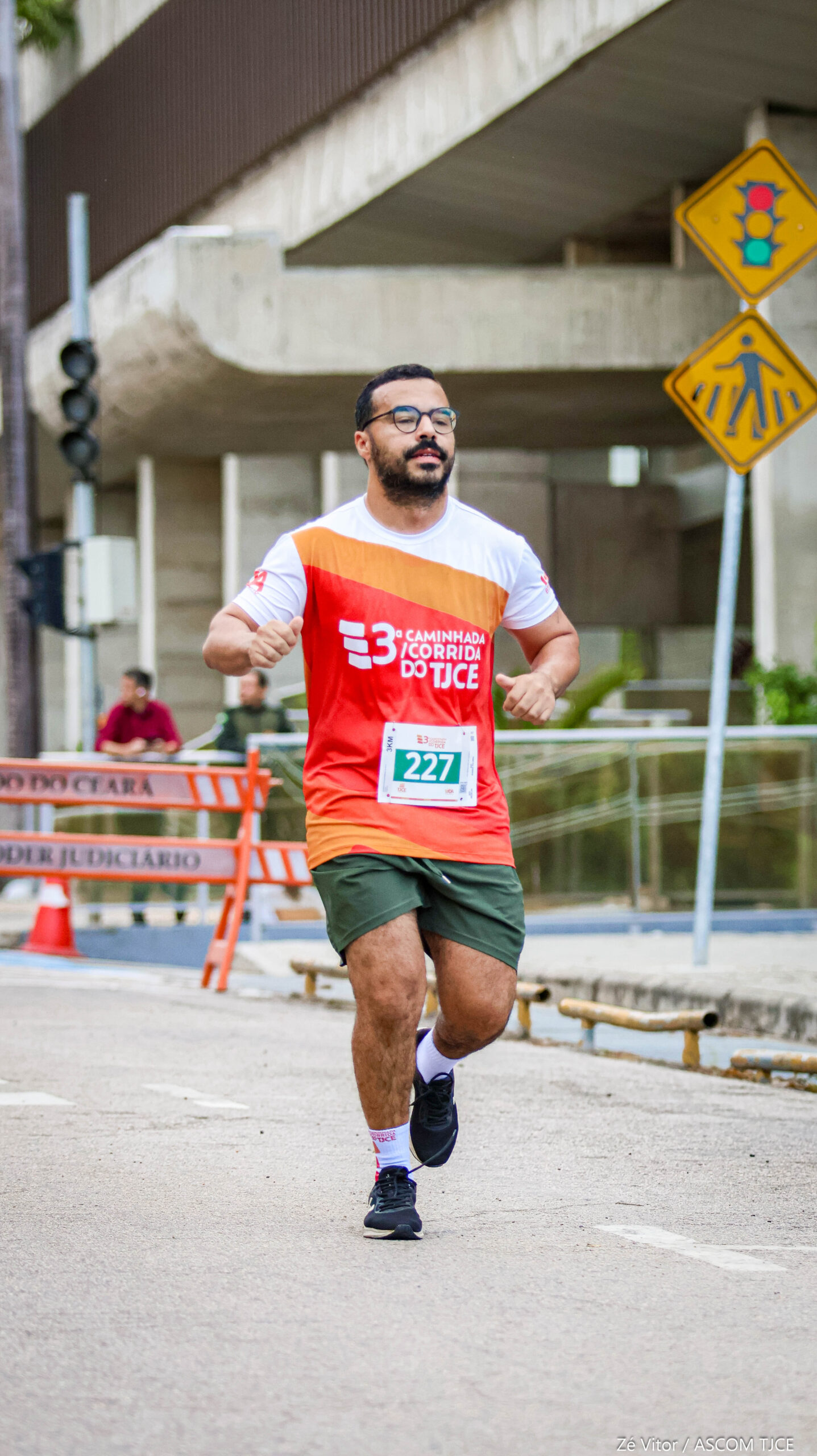 3ª Caminhada/Corrida do TJCE reúne membros do Judiciário em comemoração ao Mês do Servidor - Foto 299