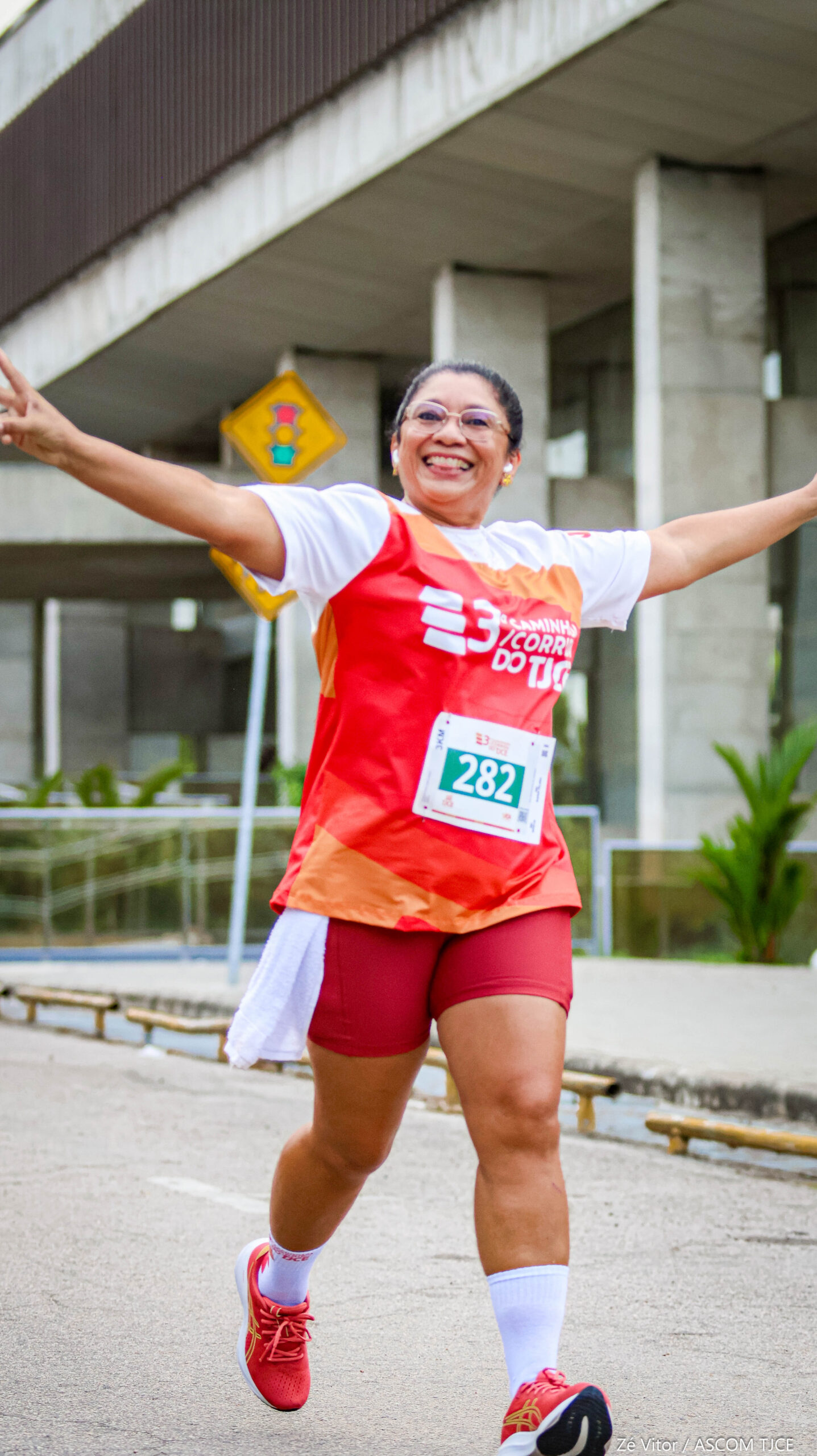 3ª Caminhada/Corrida do TJCE reúne membros do Judiciário em comemoração ao Mês do Servidor - Foto 317