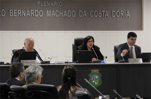 Prefeitura de Fortaleza e professores homologam no TJCE acordo para encerramento de greve