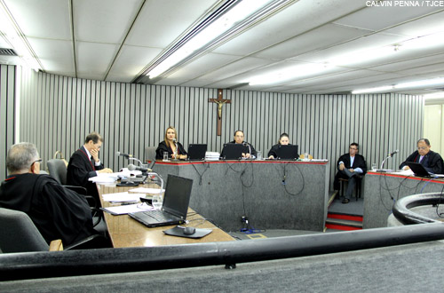 Empresa é condenada a indenizar cliente que sofreu acidente por falha no conserto de moto