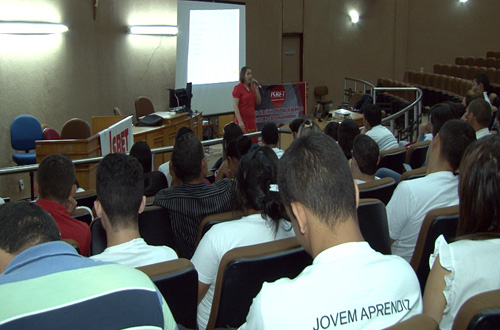 Alunos participam de debate sobre desafios e conquistas profissionais no Fórum Clóvis Beviláqua