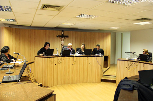 Coelce é condenada a pagar R$ 4 mil por corte de energia sem aviso prévio