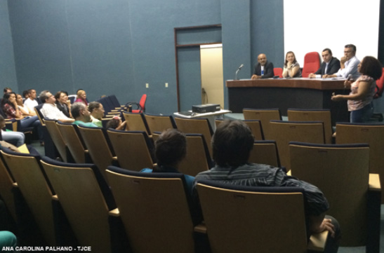 3ª Vara da Infância de Fortaleza realiza entrega de 18 termos definitivos de adoção