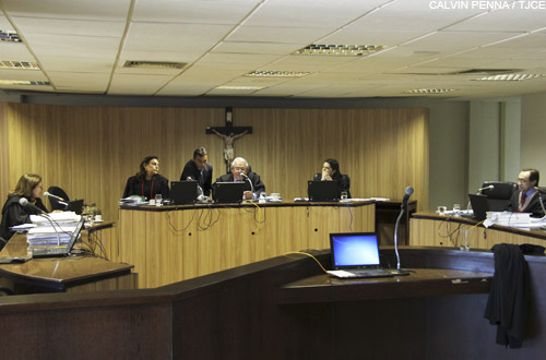 Justiça nega liberdade para acusado de três homicídios duplamente qualificados na Capital