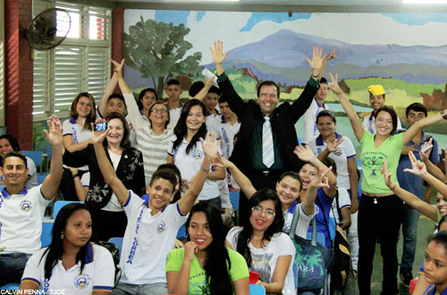 Juiz profere palestra em escola estadual sobre o papel do magistrado e os desafios sociais