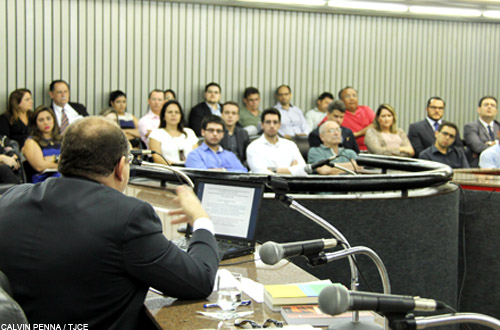 Juiz debate mudanças no Código de Processo Civil durante ciclo de estudos no TJCE