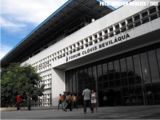 Juiz determina retirada de comerciantes da Feira da Lagoinha