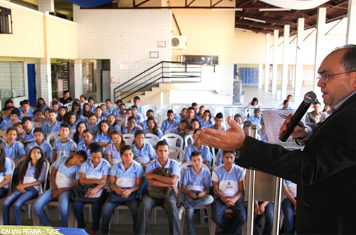 Juiz Fernando Medina esclarece mitos e verdades sobre o Judiciário durante palestra para estudantes