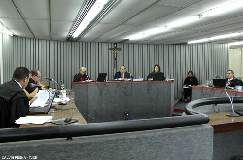 Vítima de acidente causado por veículo do DER deve receber R$ 15 mil de indenização