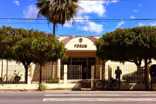 Justiça determina reintegração de 163 servidores aos cargos da Prefeitura de Santana do Acaraú