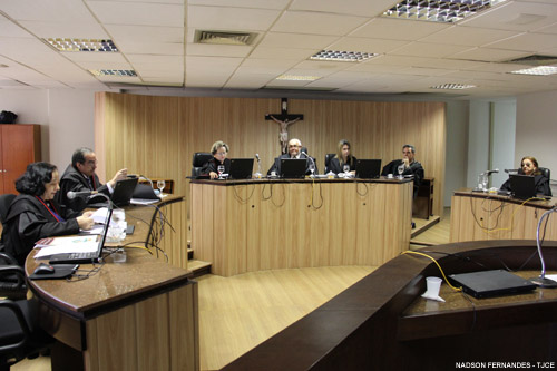 Mantida decisão que condena construtora a indenizar casal que não recebeu imóvel no prazo