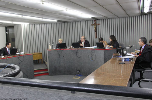 Estado é condenado a pagar R$ 113,4 mil aos pais de mecânico morto durante abordagem policial