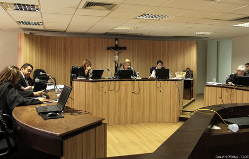 Justiça isenta shopping de indenizar cliente machucada após tumulto