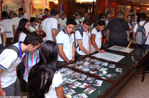 Estudantes de escolas estaduais visitam a sede do Poder Judiciário cearense
