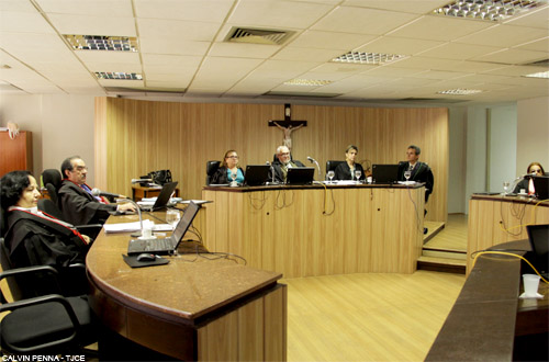 Concessionária deve pagar R$ 20 mil a casal que sofreu constrangimento após comprar veículo