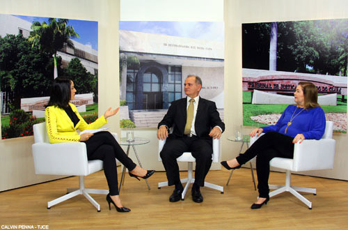 “Judiciário em Evidência” homenageia os servidores públicos e traz entrevista sobre o selo digital