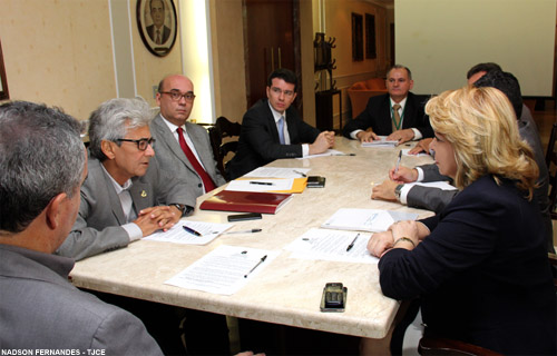 Presidente do TJCE realiza primeira reunião com equipe da Comissão de Transição