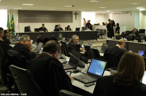 TJCE instaura Processo Administrativo Disciplinar e afasta juiz acusado de irregularidades