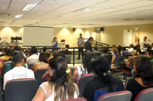 Palestra no Fórum de Caucaia alerta  sobre uso de drogas na adolescência