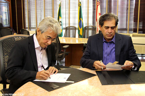 Presidentes do TJCE e da Assembleia renovam convênio para exibição do “Judiciário em Evidência”