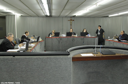 Cliente que teve cheque clonado deve  receber R$ 3 mil de indenização