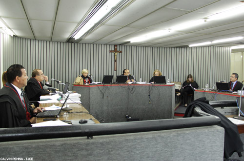 Empresa de ônibus deve indenizar em R$ 30 mil família de vítima de atropelamento