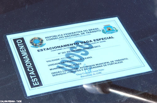 Vagas especiais nos estacionamentos do TJCE só podem ser utilizadas com credencial da AMC
