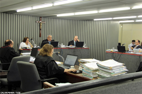 Acusado de porte ilegal de arma e tráfico de drogas em Horizonte tem negado habeas corpus