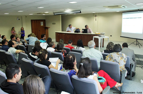 Aprovados no concurso de servidor participam de audiência no TJCE para escolha de comarcas