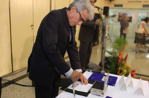 TJCE abre exposição de obras do Conselho Editorial e faz obliteração do selo comemorativo 140 anos