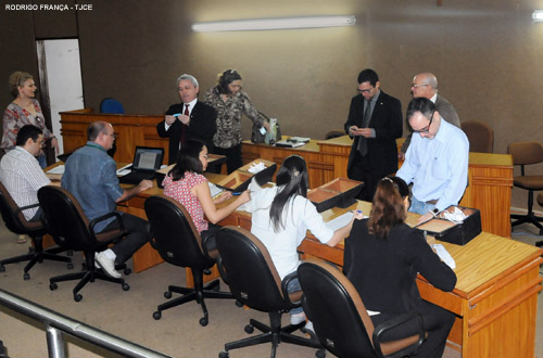 Varas do Júri do Fórum Clóvis Beviláqua  sorteiam jurados que atuarão em 2015