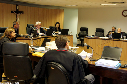 Policial militar acusado de extorsão mediante sequestro deve permanecer preso