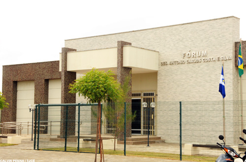 Juiz disciplina entrada de adolescentes em competição de artes marciais em Limoeiro do Norte