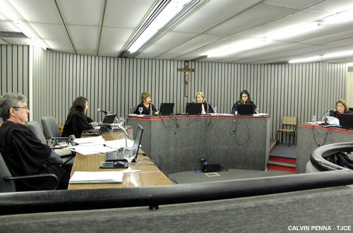 Desembargadores da 4ª Câmara Cível  julgam 1.030 processos em 2014