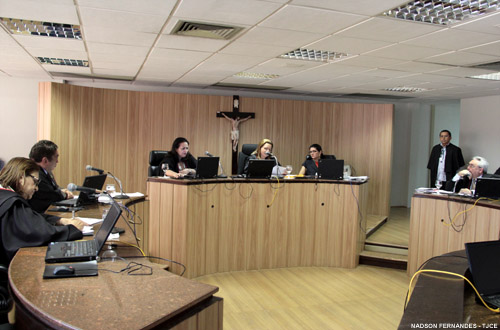 Unimed Fortaleza deve pagar indenização por negar exames e parto para cliente que mudou de cidade