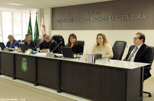 Editora do Tribunal de Justiça lança livro durante sessão do Órgão Especial