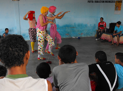 Cejai participa de ação cultural e doa brinquedos em abrigo no Antonio Bezerra