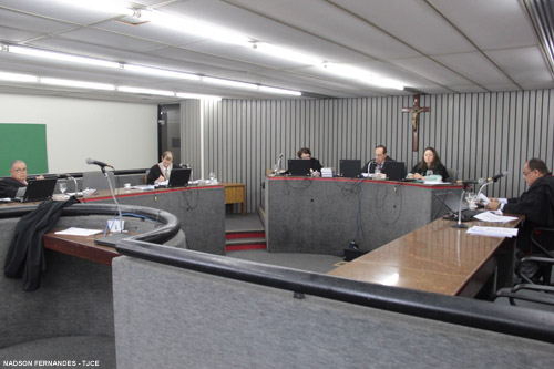 Construtora e corretora são condenadas a indenizar professor por não entregar imóvel no prazo