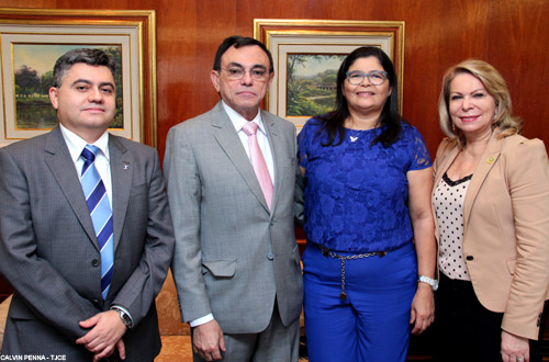 Presidente do TJCE recebe visita  da juíza Vera Lúcia Saleri