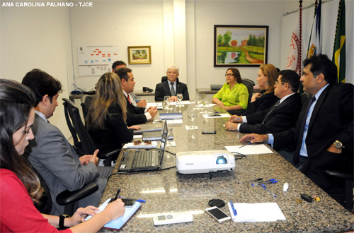 Diretor do Fórum apresenta serviço de apoio aos juízes coordenadores