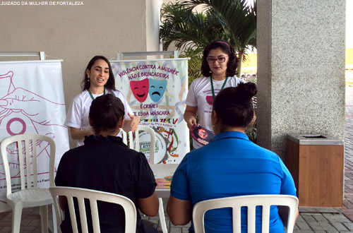 Juizado da Mulher promove campanha educativa em shopping da Capital