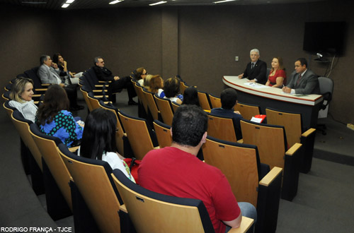 Coordenadoria da Mulher se reúne com juízes para debater campanha “Justiça pela Paz em Casa”