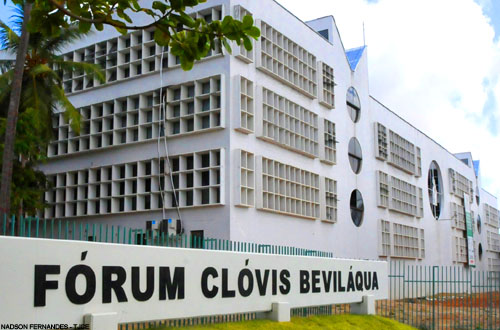 Acusada de assaltar ônibus é condenada  a mais de seis anos de prisão