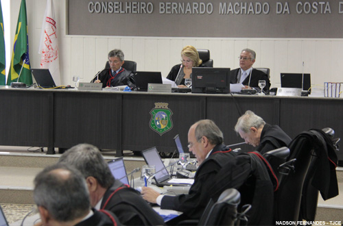 Órgão Especial do TJCE promove juízes por merecimento e antiguidade