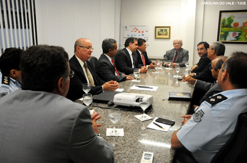 Diretor do Fórum Clóvis Beviláqua recebe representantes da OAB-CE