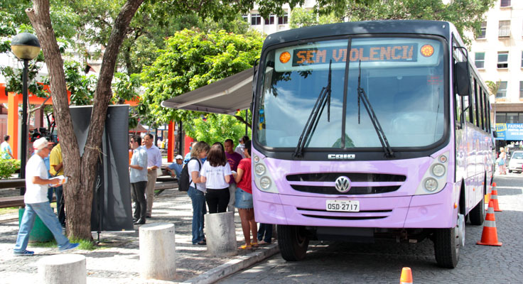 Coordenadoria da Mulher realiza atendimento na Praça do Ferreira