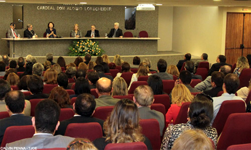 Desembargadora Iracema Vale e ministra Nancy Andrighi se reúnem com juízes